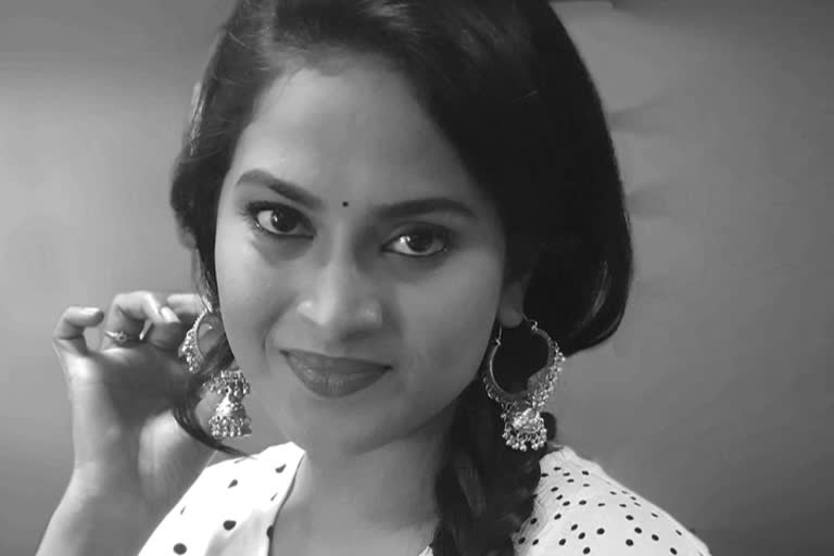 Telugu actor Kondapalli Sravani commits suicide