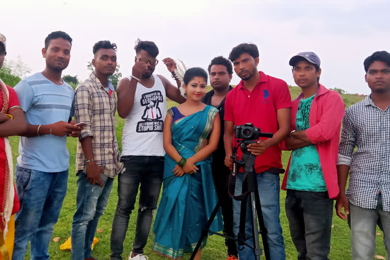 shooting of khorta language song in giridih, गिरिडीह में खोरठा भाषा की पहचान के लिए एलबम की शुटिंग