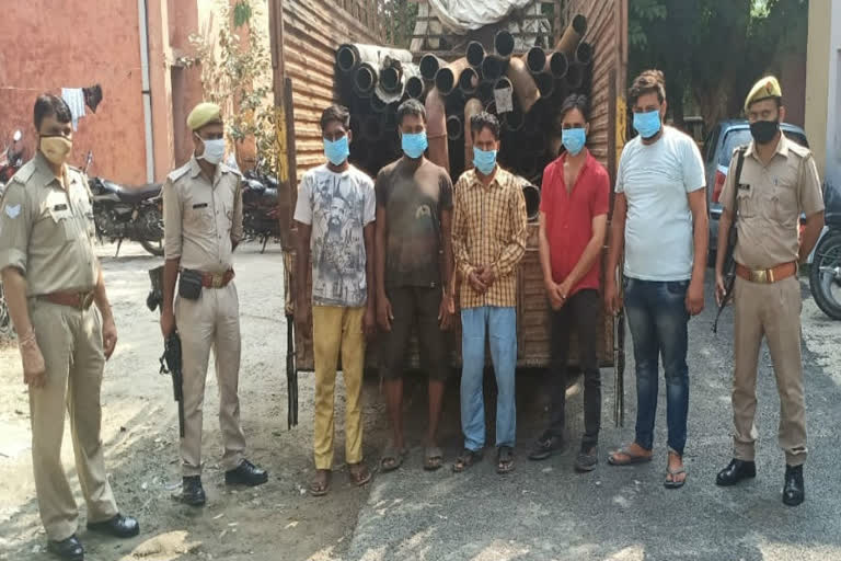 Five person arrested with stolen goods in noida