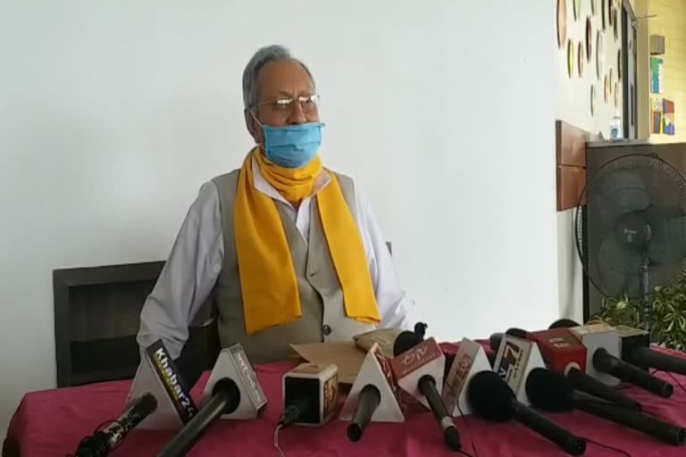 Vijay Singh Mankotia held a press conference in Dharamshala