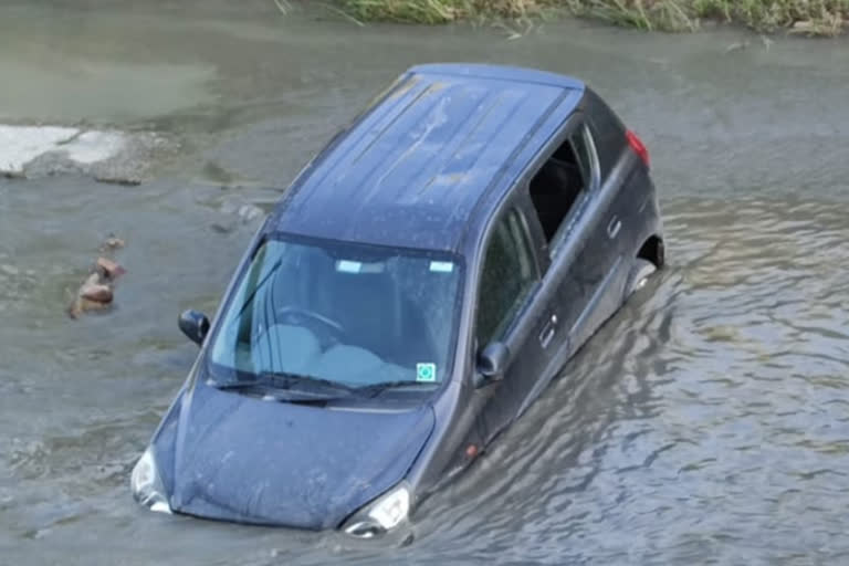 car collapsed in suketi ravine