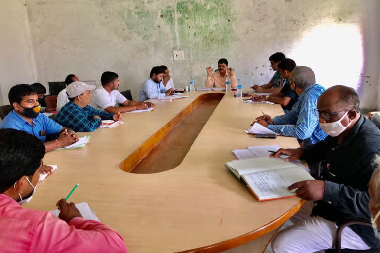 deputy development commissioner reviewed schemes in palamu