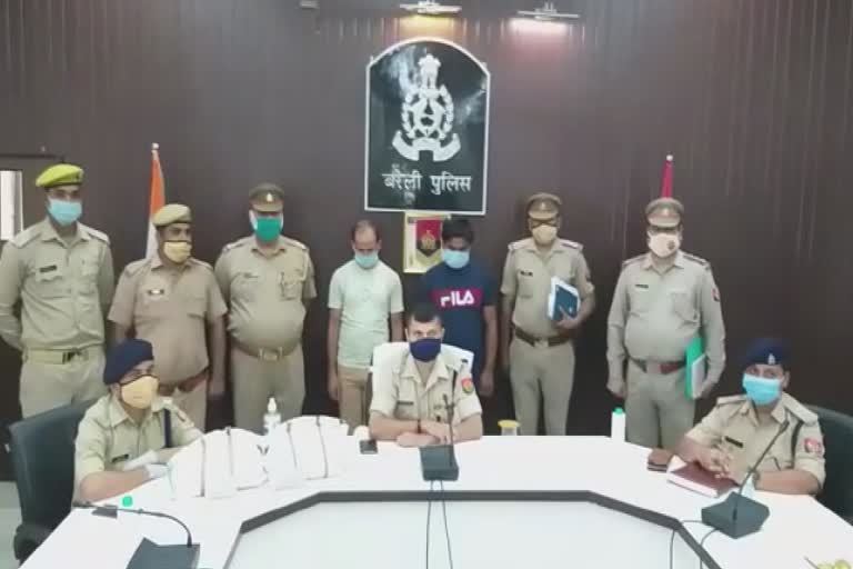 bareilly police arrested two smugglers