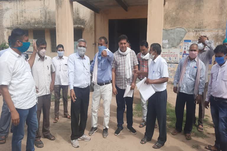 employees protest against the order of pay cut,  employees protest against the order of pay cut in sikar