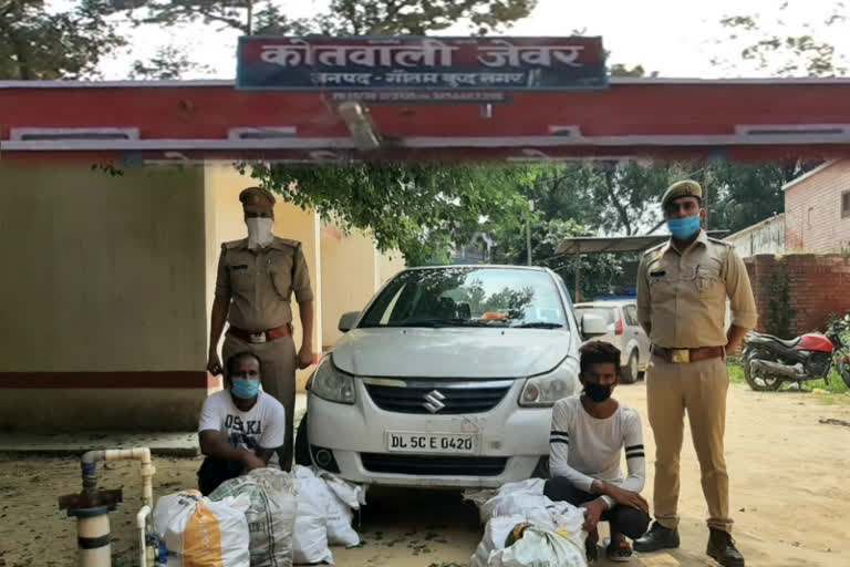 Jewar police arrested two liquor smugglers