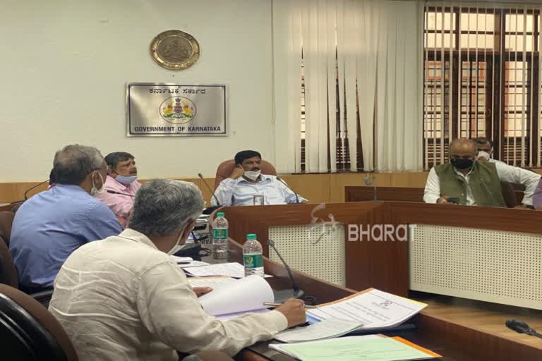 Ramesh jarakiholi meeting with farmers