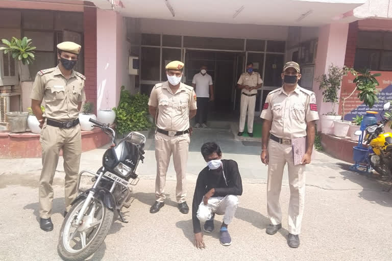 Najafgarh Police arrest auto lifter