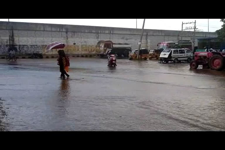 Heavy rains  Heavy rains in Delhi  Heavy rains in parts of southeast  Heavy rains in parts of northeast  Heavy rains in India  South and northeast India  Showers  Showers may hit south and northeast of India  Indian Meteorological Department  Meteorological  Heavy  Rains  അടുത്ത അഞ്ച് ദിസവത്തിനുള്ളില്‍  ഇന്ത്യയിലെ ചിലയിടങ്ങളില്‍ കനത്ത മഴക്ക് സാധ്യത  കനത്ത മഴ  ഇന്ത്യൻ കാലാവസ്ഥാ വകുപ്പ്