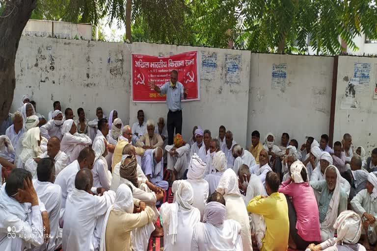 farmers protest regarding compensation of crops in Bhiwani