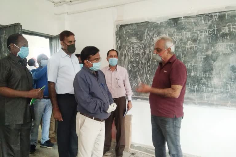 chhattisgarh-school-education-department-principal-secretary-alok-shukla-inspected-english-medium-school-in-jashpur