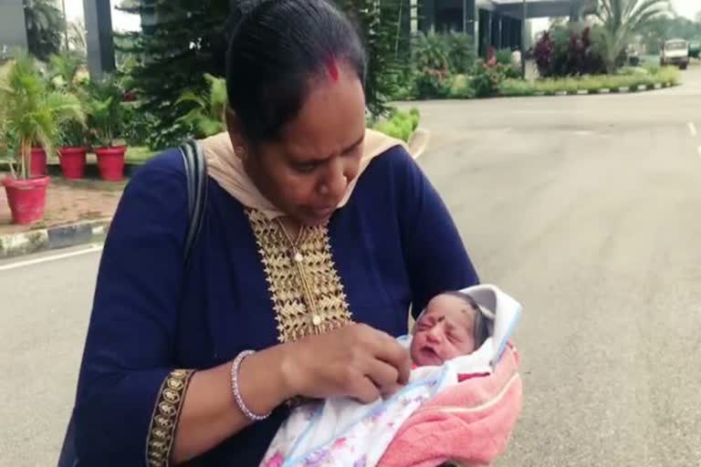 Newborn baby found in garbage in Ranchi, Newborn found in garbage in Ranchi, News of Ranchi Khelgaon OP, रांची में कचरे की ढेर में मिली नवजात बच्ची, रांची में कचरे में मिली नवजात, रांची खेलगांव ओपी की खबरें