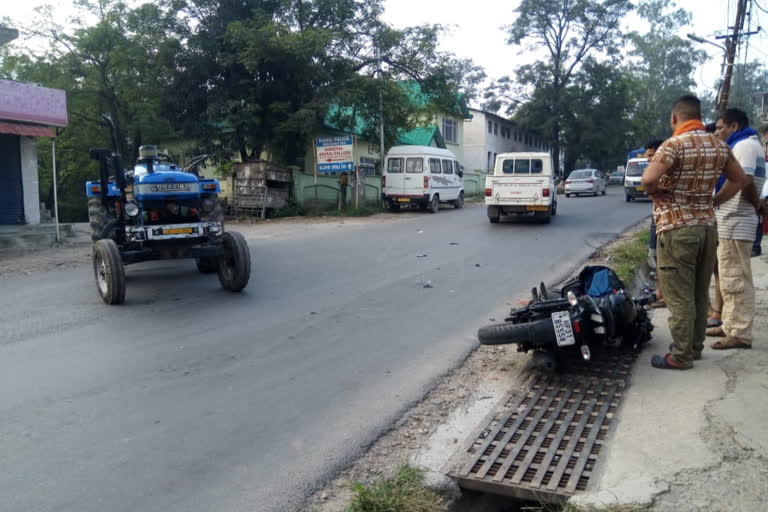 bike rider injured due to road accident in sundernagar