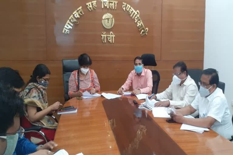 central-team-inquired-about-system-of-prevention-of-corona-infection-in-ranchi