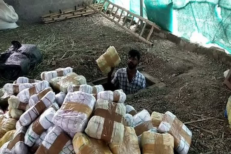 Bengaluru Police arrests 4  seizes over 1  000 kgs of Ganja  ബെംഗളൂരുവിൽ 1200 കിലോ കഞ്ചാവ് പിടിച്ചെടുത്തു  Bengaluru Police arrests 4, seizes over 1,000 kgs of Ganja  1200 കിലോ കഞ്ചാവ്