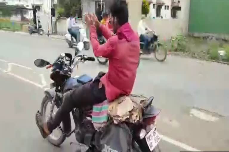 video of young man stunt goes viral in burhanpur