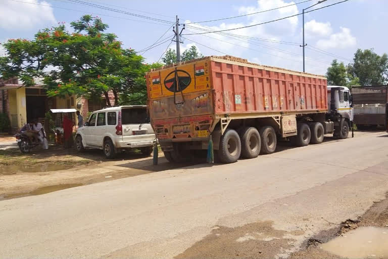 GST विभाग , GST Department, मार्बल से भरे ट्रेलर, ट्रेलर को जब्त किया, taking action GST Department, penalty of one lakh, Jalore news in hindi, seized a trailer, marble IN Jalore