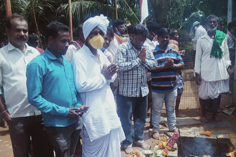 ಗುಹೆಯಲ್ಲಿ ಸಿದ್ಧಿ ಸಮಾಧಿ ಅನುಷ್ಠಾನ