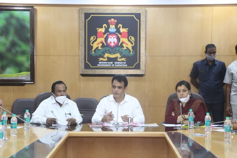 DCM meeting with Kannada film industry elite