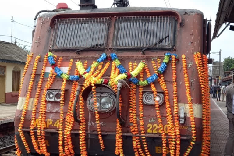 nashik to mumbai rainways