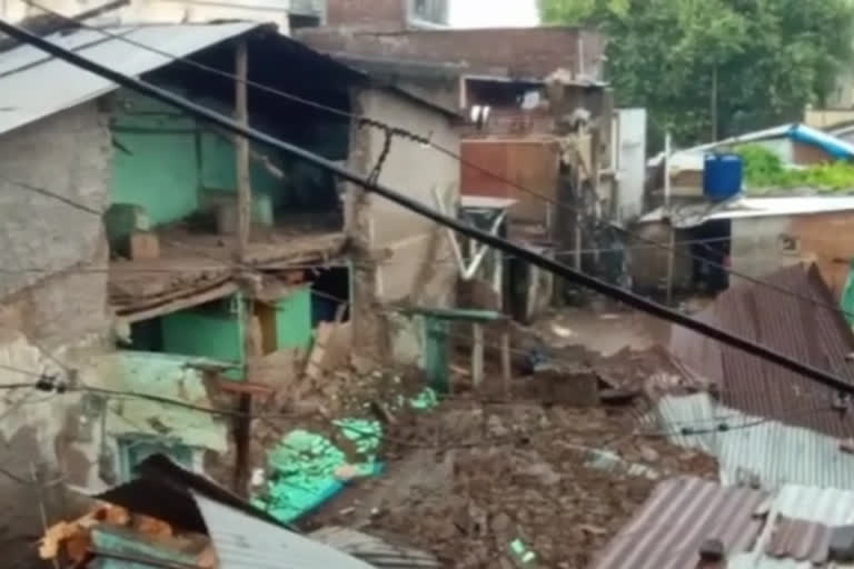 houses-collapse-in-nandurbar-due-to-heavy-rains