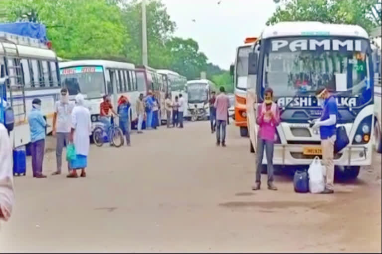 Bus operators not following Corona instructions in Dhanbad