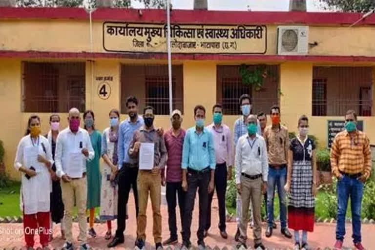 raipur health workers on protest