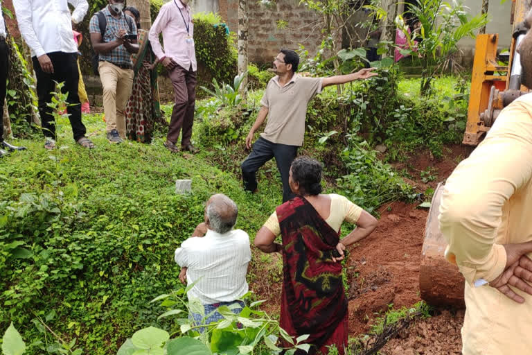 ಸರ್ಕಾರಿ ಜಮೀನು ಹಣವಂತರ ಪಾಲು