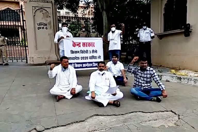 MLA Balwan Poonia protest at assembly gate, Rajasthan assembly
