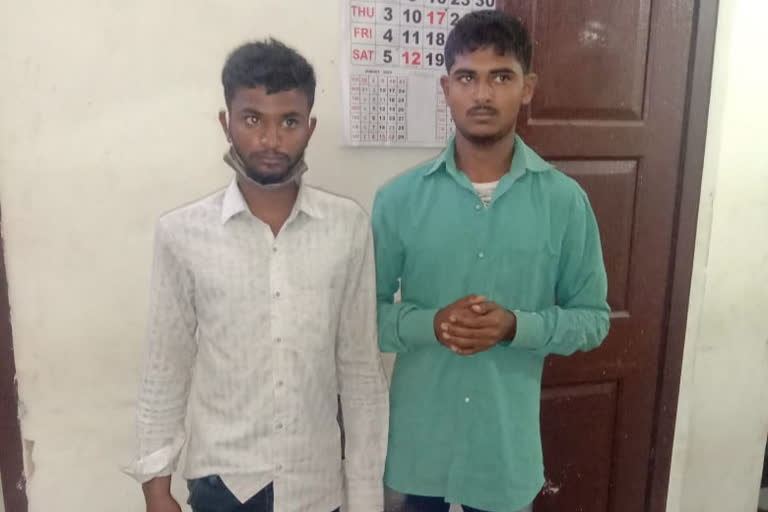 two people arrested for trying to steal a bag from women in  Bangalore