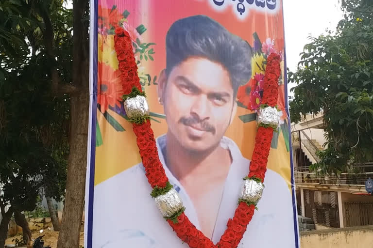 Young man killed, Young man killed by Friends, Young man killed by Friends in Tumkur, Tumkur murder, Tumkur murder 2020, Tumkur murder 2020 news, ಯುವಕನ ಕೊಲೆ, ಸ್ನೇಹಿತನಿಂದ ಯುವಕ ಕೊಲೆ, ತುಮಕೂರಿನಲ್ಲಿ ಸ್ನೇಹಿತನಿಂದ ಯುವಕನ ಕೊಲೆ, ತುಮಕೂರು ಕೊಲೆ, ತುಮಕೂರು ಕೊಲೆ 2020, ತುಮಕೂರು ಕೊಲೆ 2020 ಸುದ್ದಿ,