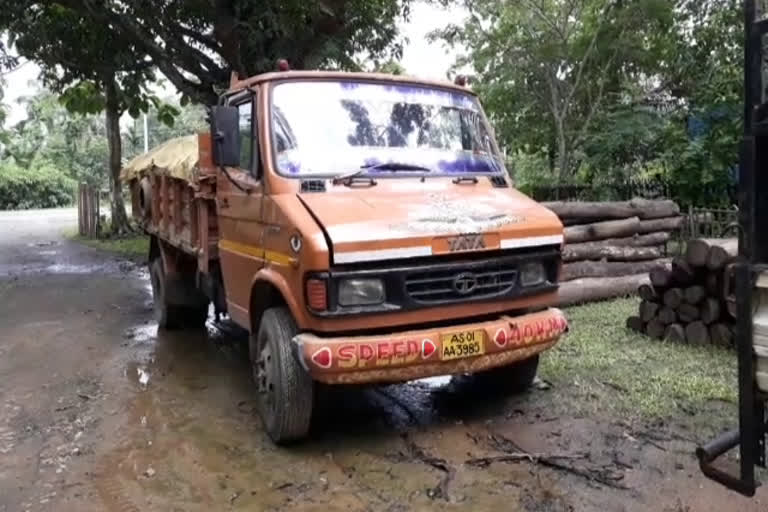 বনাঞ্চলিক কাৰ্যালয়ৰ কৰ্মীক আক্ৰমণ বালি ব্যৱসায়ীৰ