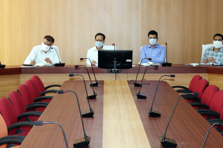 Collector took a meeting of officials