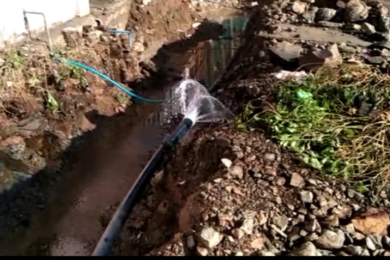 Vijayapura: A huge Water washes by pipeline breaks