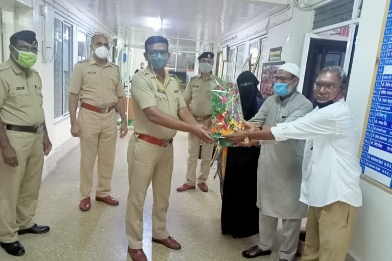 police felicitated auto driver