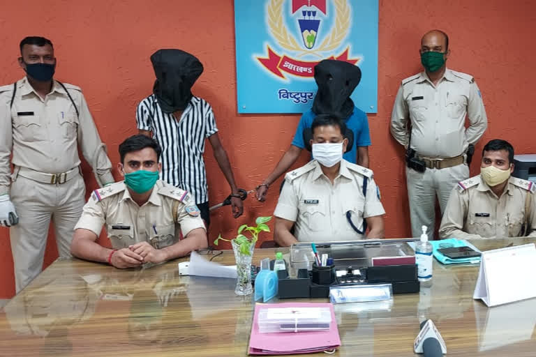 two mobile snatchers arrested and sent jail, जमशेदपुर में मोबाइल छिनतई करने वाले दो अपराधी गिरफ्तार
