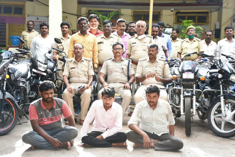 inter state thieves arrested in kalburgi