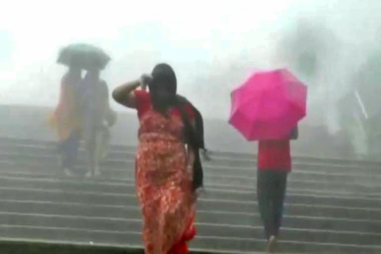 Heavy rain in the coastal and northern districts over the next four days