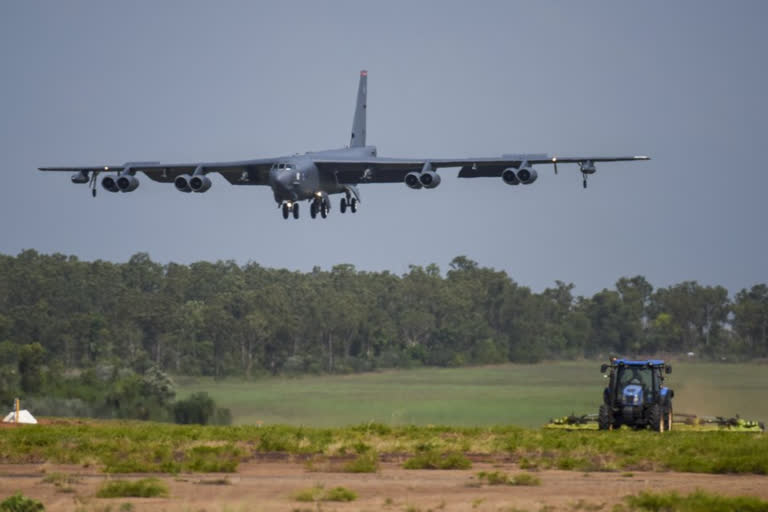 US flies heavy B-1 Lancer bombers