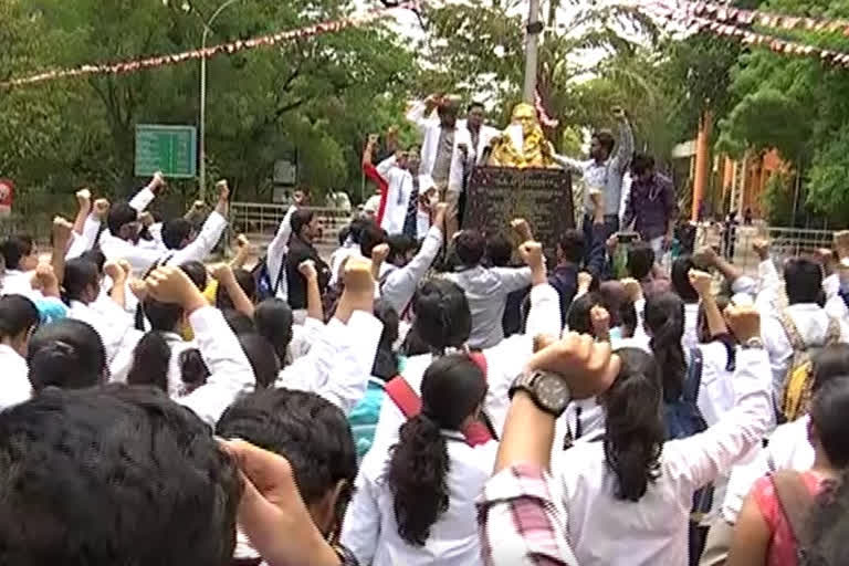 Doctors strike at Osmania Hospital continues for fourth day