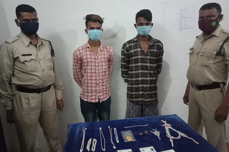 3 thieves arrested