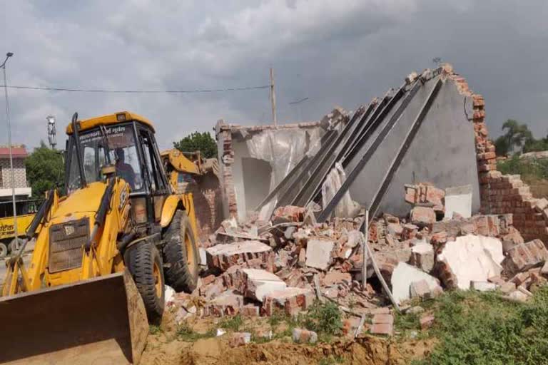 Bulldozer on illegal construction in Charkhi Dadri