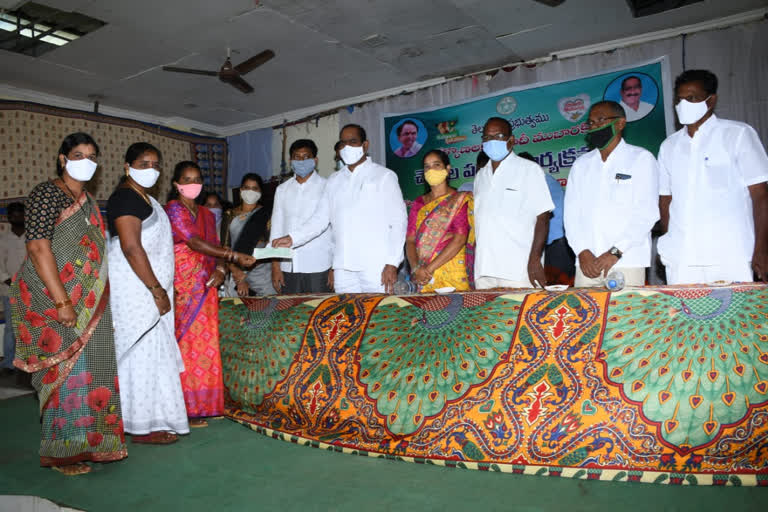 Kalyana Lakshmi checks distributed by MLA Ramulu Nayak