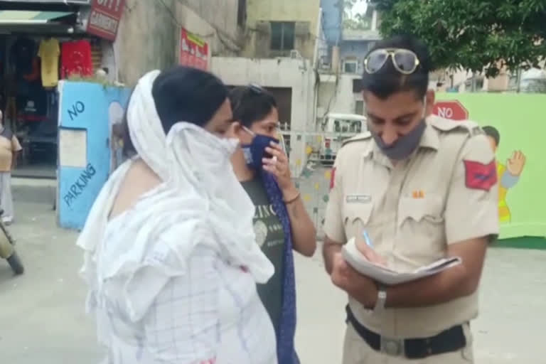 snatchers snatched purse of woman in panchkula