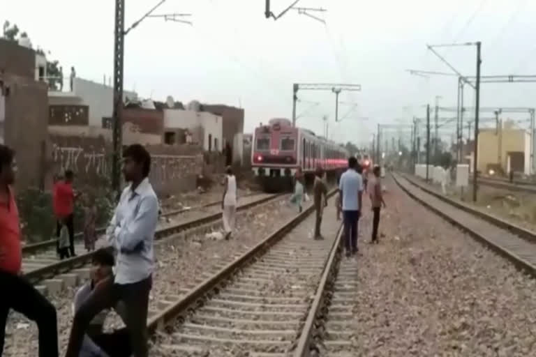 two-dead-body-found-on-railway-line-in-palwal