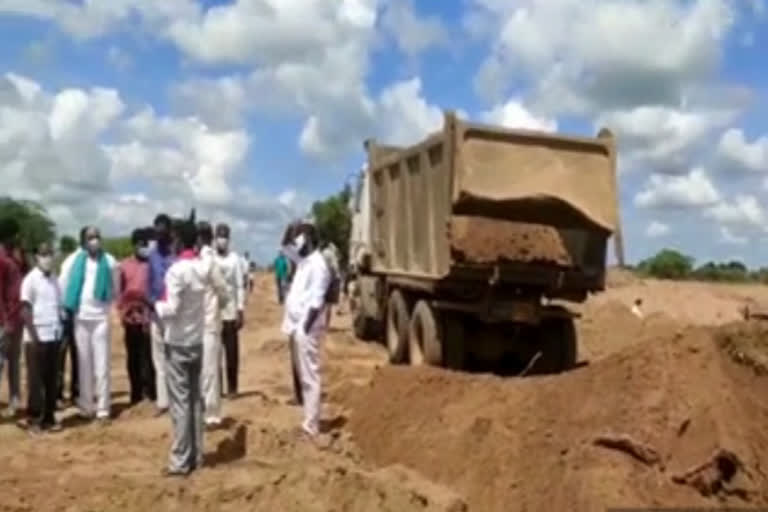 sand mafia.. Farmers complained to the authorities