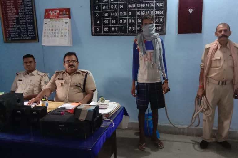 thief arrested withing forty eight hours in giridih, गिरिडीह में 48 घंटे के अंदर मुफस्सिल पुलिस ने चोरी की घटना का खुलासा