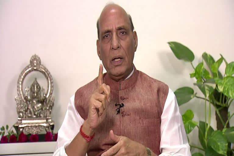 Defense Minister Rajnath Singh talks to Navy veteran Madan sharma who attacked by goons in Maharashtra