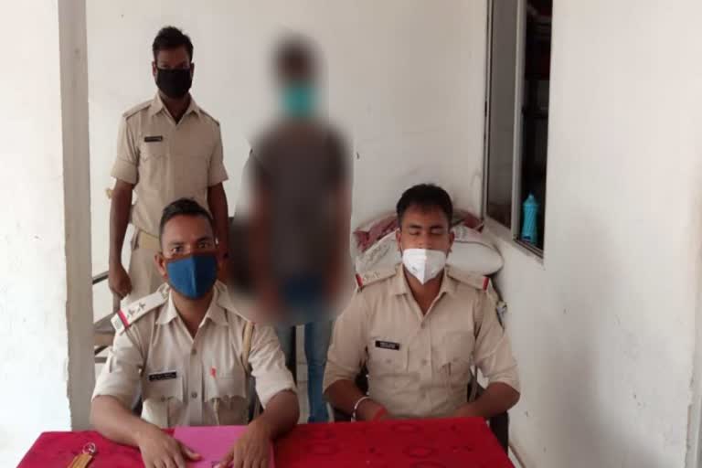 accused of rape case arrested in chaibasa, चाईबासा में युवती के साथ दुष्कर्म करने वाला आरोपी गिरफ्तार