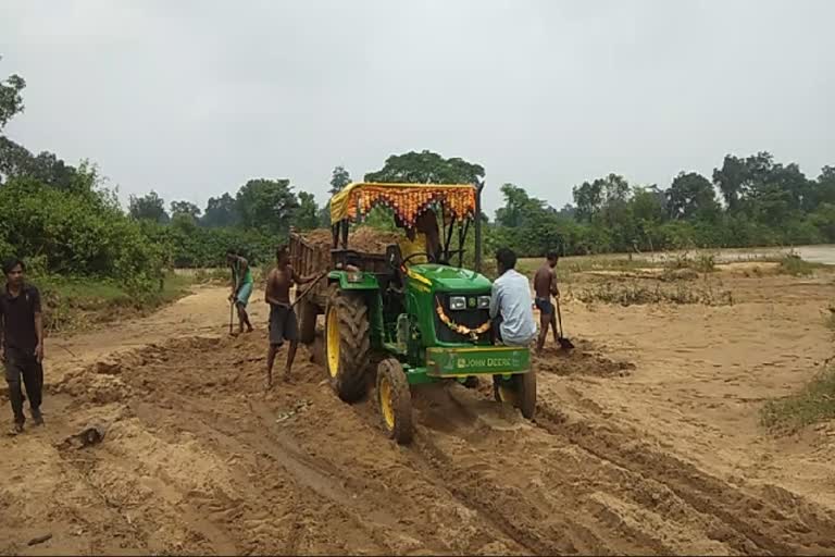 Illegal sand quarrying in korba