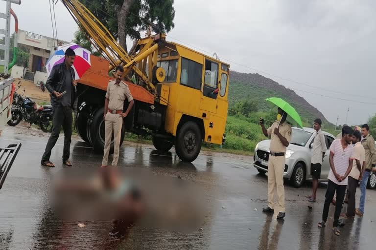 One dies in bike accident st Raichuru